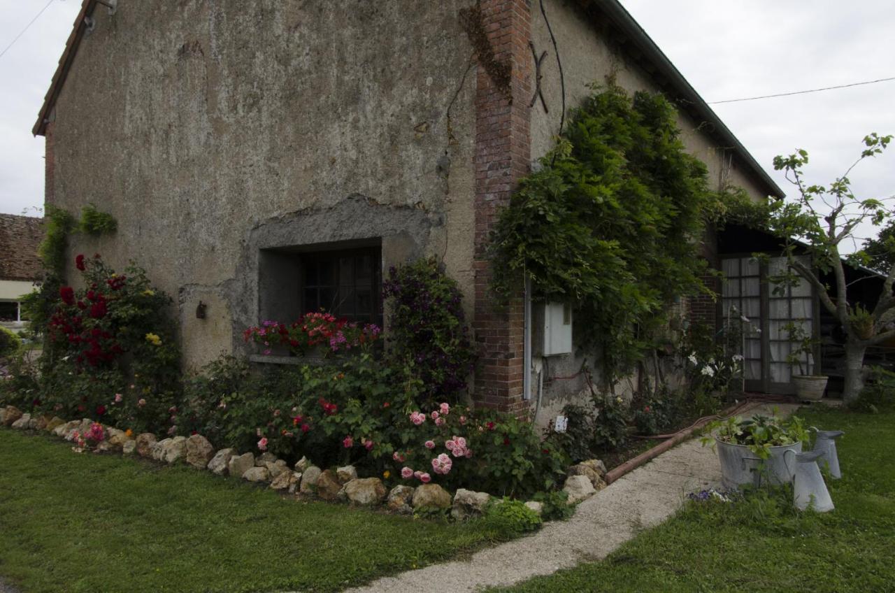 Chambre D'Hotes Face A Briare Exterior photo